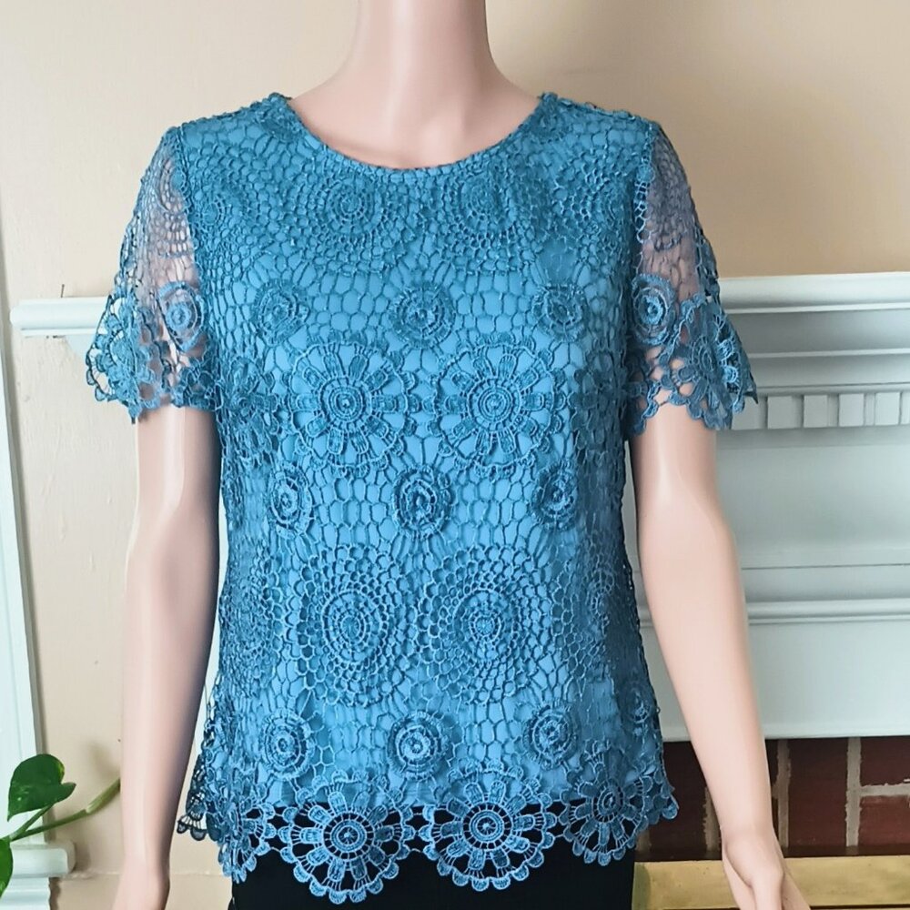 Vicki Wayne Blue Crochet Top PS Short Sleeve Scalloped Lace Lined Blouse
